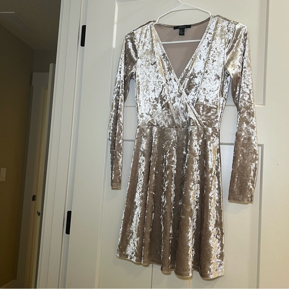 Forever 21 Dress Small Velour Velvet V-neck Wrap Flare Long Sleeve Beige size s - Picture 1 of 6